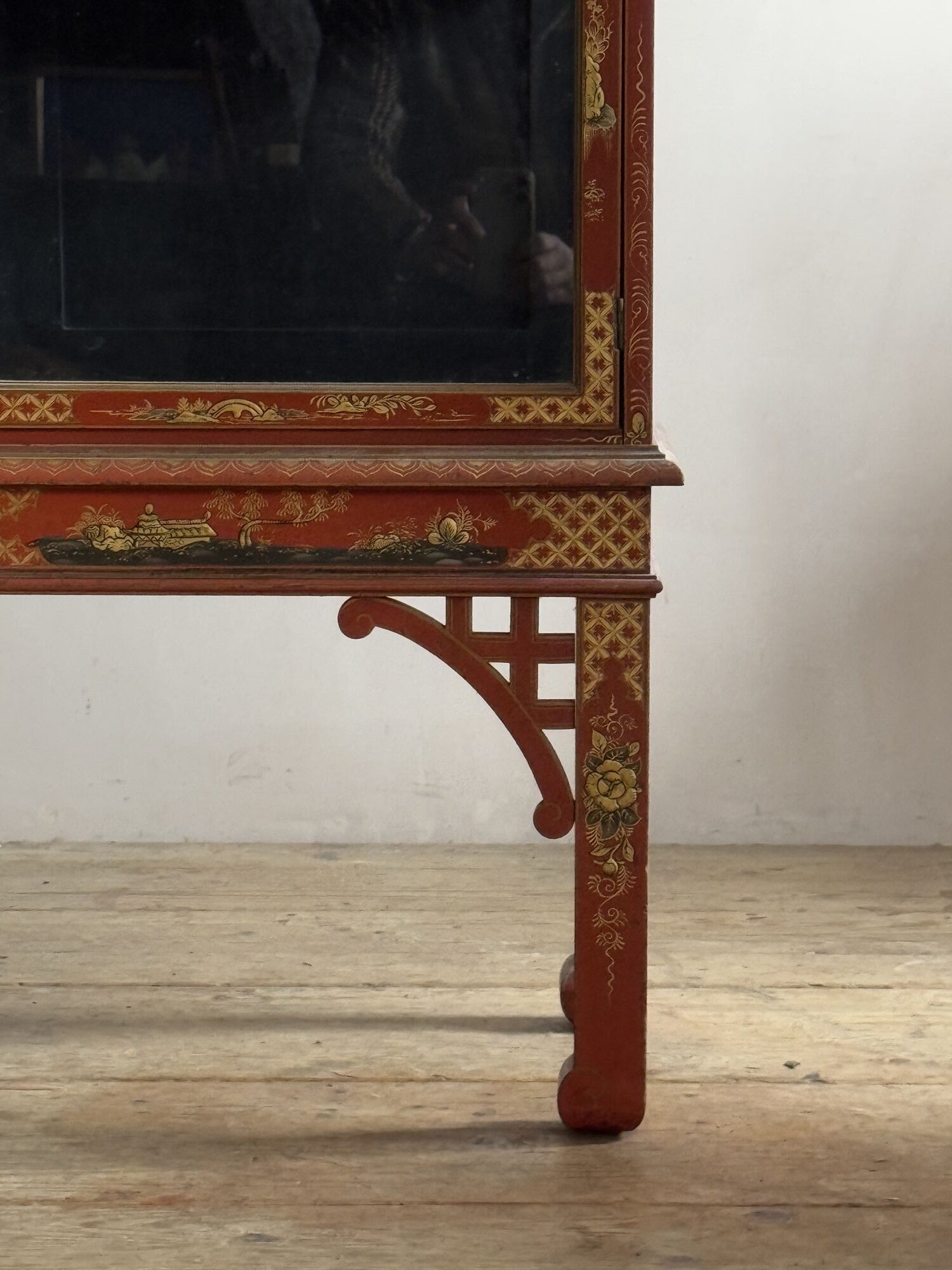 Red lacquered mahogany china cabinet (Sold) - Image 9